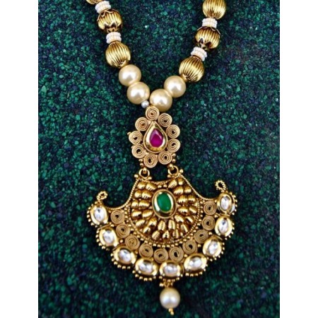 Antique Kundan Pendant Set with Beads Mala